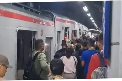 Kecelakaan KRL di Stasiun Bekasi Timur: Kronologi dan Dampak