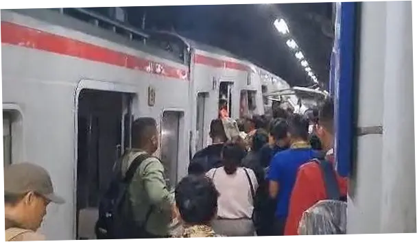 Kecelakaan KRL di Stasiun Bekasi Timur: Kronologi dan Dampak